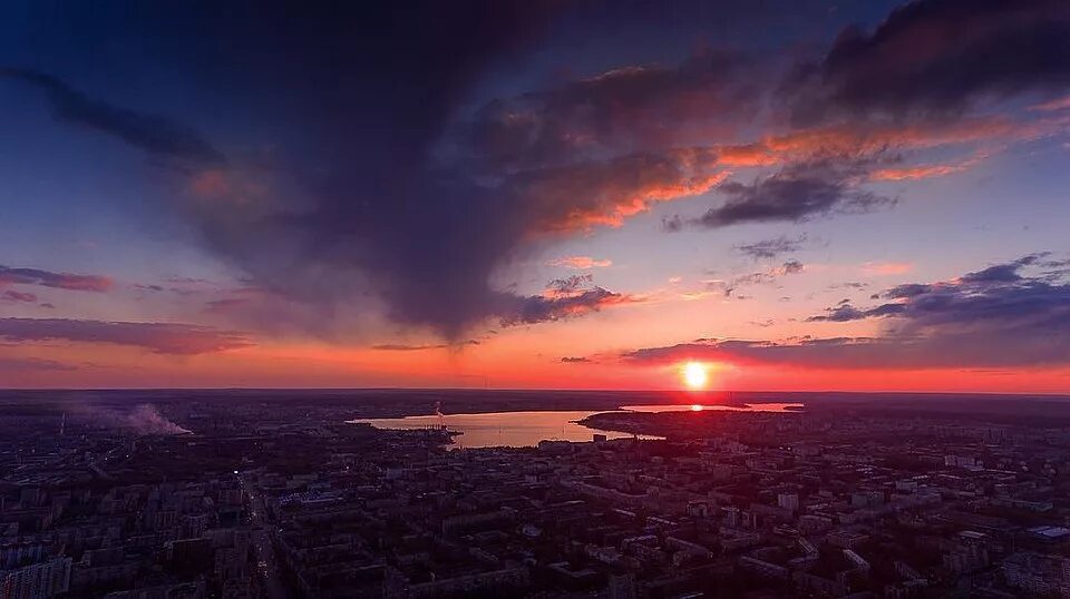 облачность над городом. небо город. небо обои. небо над городом. небо над городом.