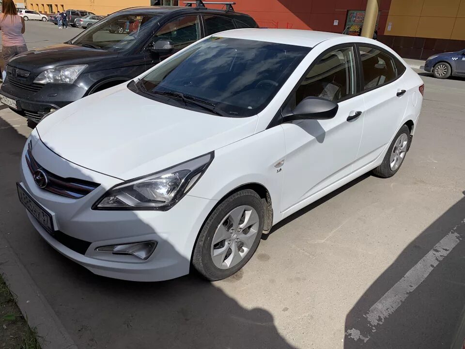 Hyundai solaris 1. Хендай солярис 2013. Хендай солярис 2014 белый. Solaris в питере. Хендай солярис 2012 седан.
