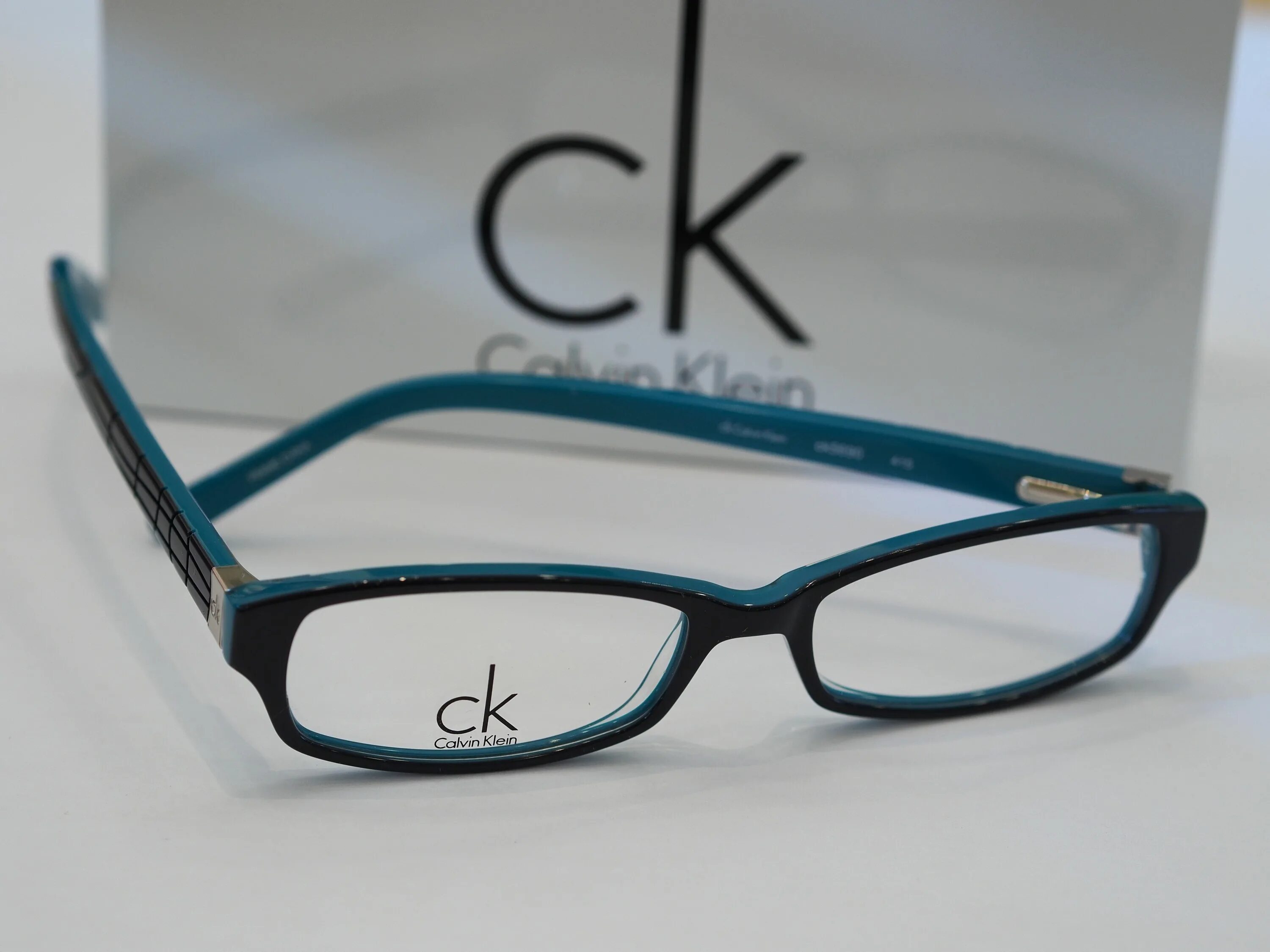 Calvin klein sunglasses. Оправа Calvin Klein CK 21517. Очки Calvin Klein 3015. Очки Calvin Klein мужские 2023. Calvin Klein 19569 очки.