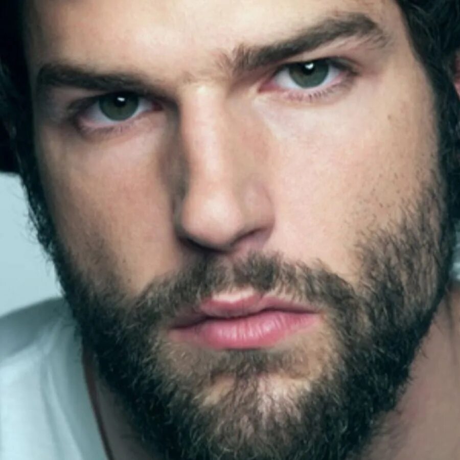 Греки итальянцы. Итальянцы мужчины на улице. Красивая щетина. Греки итальянцы. Актер арольдо бетанкур.