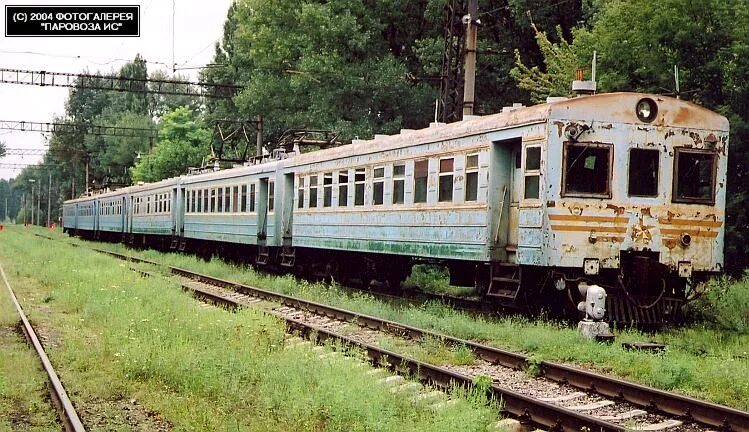 Старая электричка эр2. Эд4м-0287. Электричка эр22. Электричка старый сосновая. Пригородные электрички.