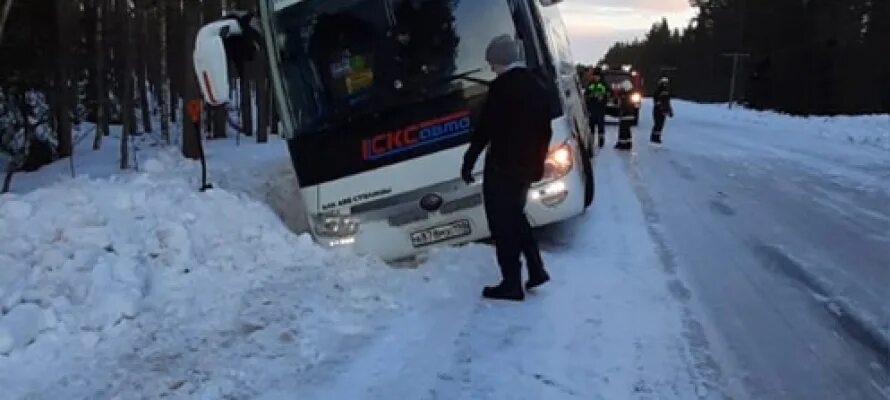 Сортавала через олонец. Авария на трассе в Видлице Карелия. ДТП на трассе Сортавала в Карелии. Олонецкий автобус с Петрозаводска.