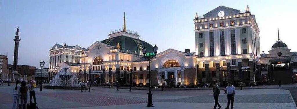 Привокзальный красноярск. Вокзал красноярск памятник. Красноярск доспремичательности. Ржд вокзал красноярск. Жд вокзал красноярск 30 июля 1.