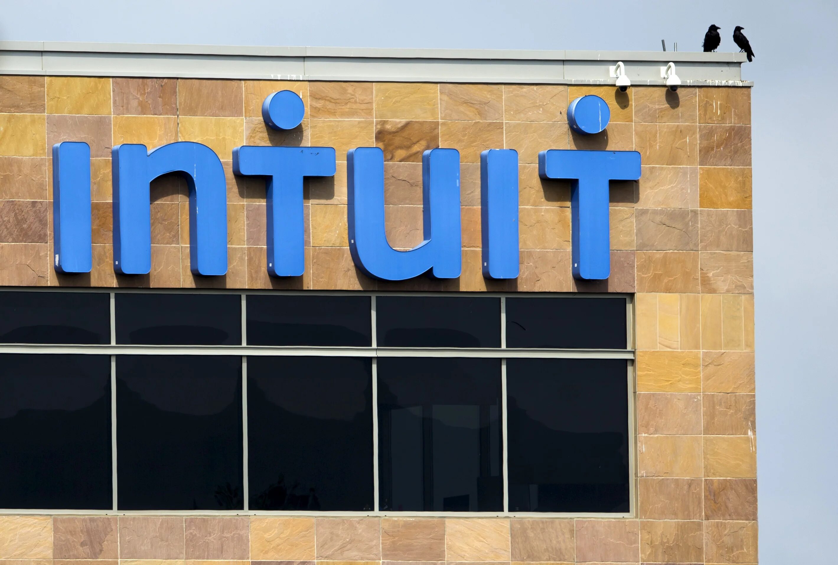 Intuit dome. Intuit компания. intuit. intuit logo. intuit о компании сша.