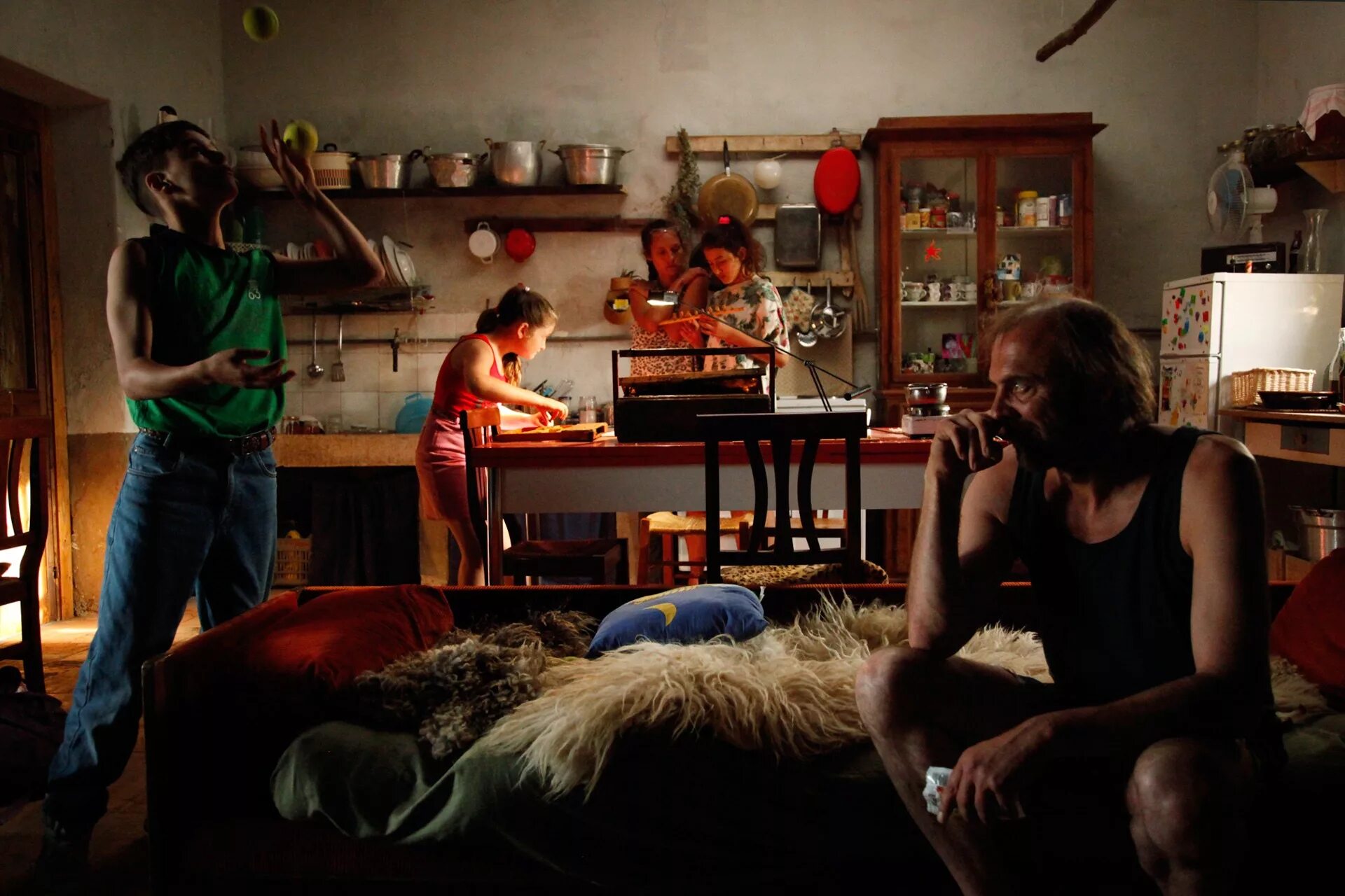 ларс фон триер нимфоманка1 сцены. картины лофт в интерьере. чудеса / le meraviglie. арт хаус элементами. разомкнутый круг (the broken circle breakdown, 2012).