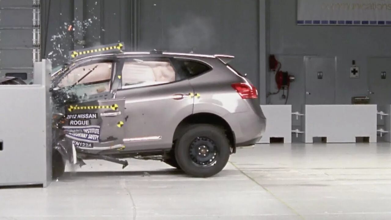 Краш ниссан. 370z crash. Nissan tsuru 2015. Краш ниссан. Nissan option stream z crash.