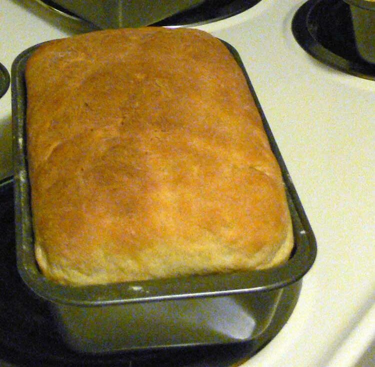 Выпечка хлеба в духовке. Домашний хлеб в духовке. Хлеб в печи. Выпекаем хлеб в духовке. Рецепт хлеба в форме в духовке