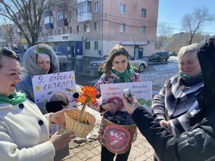 Она взяла конфету