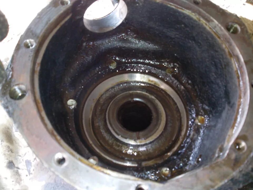 Меняем сальника коленвала уаз 3909. Сальник раздатки уаз 469 заднего кардана. Как поменять сальник на буханке уаз. Сальник полуоси уаз буханка переднего моста. Сальник переднего моста уаз 469.