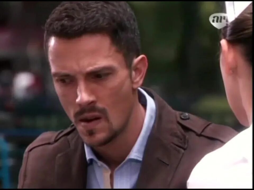 Сапфир круглый. Брошь avon подсолнух с синим камнем. Сапфир 19 субтитры. Unheated orange sapphire. Saphire 19.