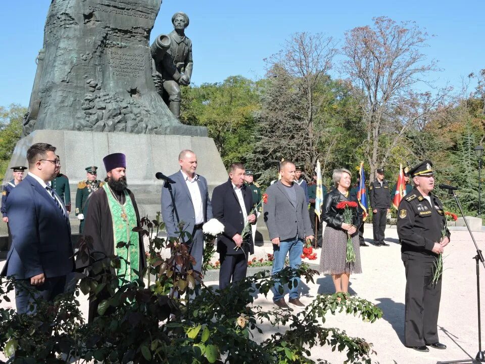 Герой обороны города севастополя. Истомин Севастополь почтили память 2023. Севастопольская оборона. Севастопольцы почтили память погибших подводников 7 апреля. Оборона Севастополя участники.