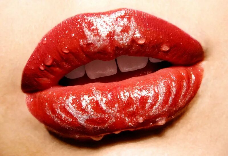 Сладкими губами. Сладкие женские губки. Сочные губки. Красивые губы с языком. Сочные женские губки.