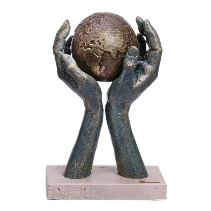Фигурка мир. Скульптура мир в твоих руках. Глобус в руке статуэтка. Статуэтка рука. Статуэтка шар в руках.