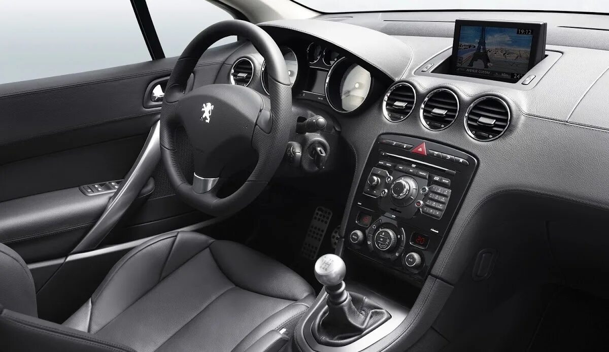 Пежо салон внутри. Пежо 308 кабриолет салон. peugeot 308 салон.