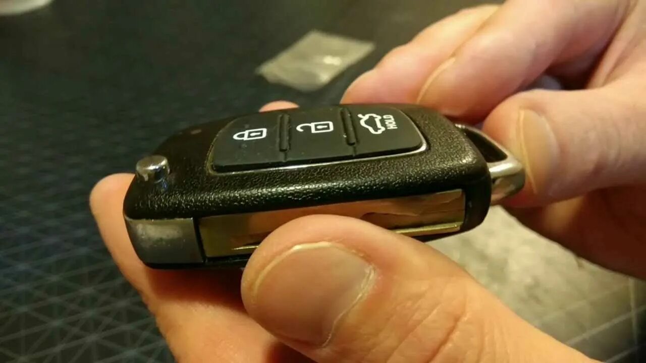 Брелок Хендай Солярис 2021 батарейки. Выкидной ключ для Hyundai Solaris с 2017. Батарейка для ключа Хендай Солярис. Батарейка для ключа зажигания Хендай ix35.