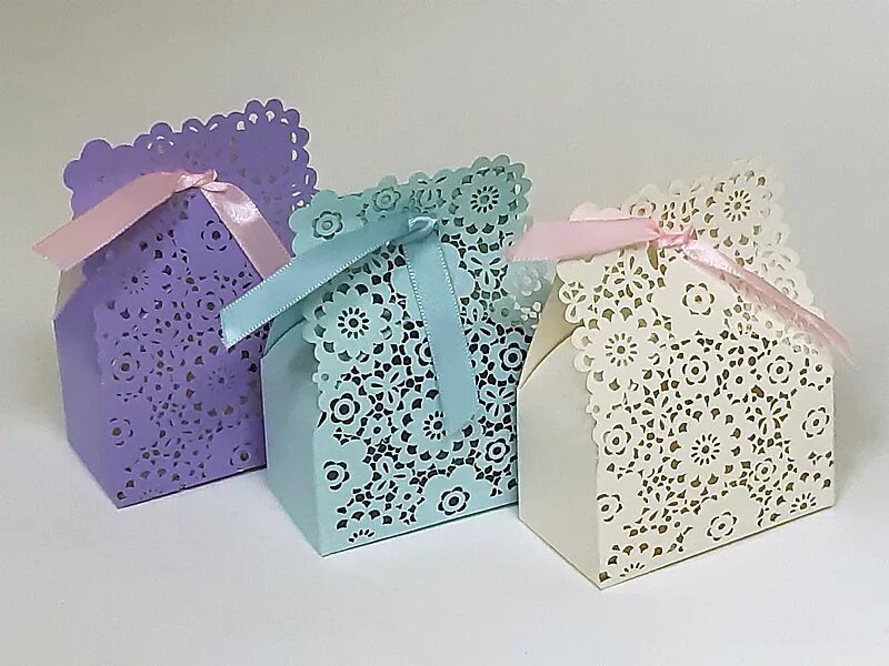 Бонбоньерки квадратные. Коробочки бонбоньерки. Коробочки бонбоньерки. Конусные бонбоньерки коробочки. Подарочная коробочка бонбоньерка.