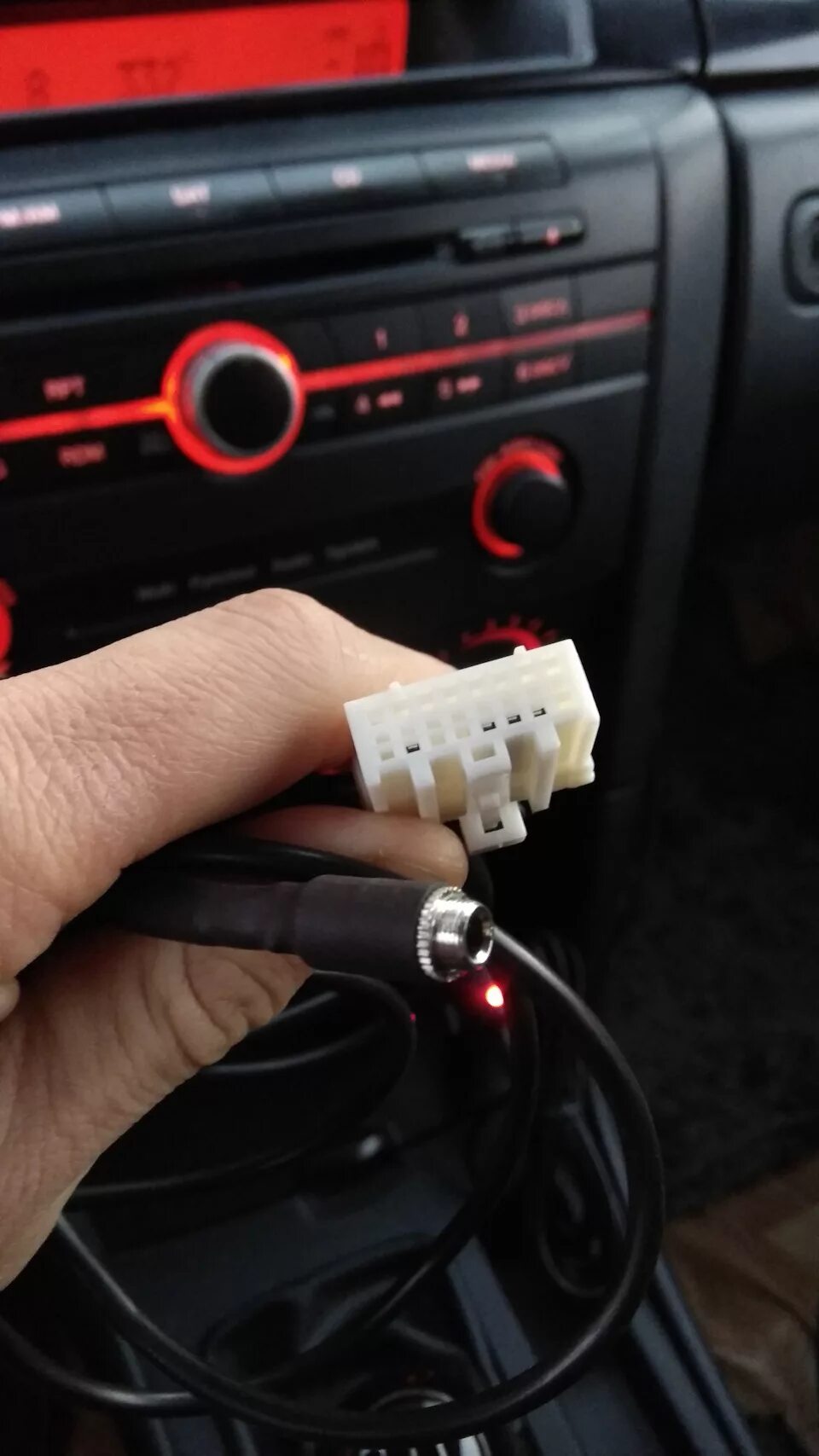 Установка магнитолы 1 Din. вместо прикуривателя! - Mazda 3 (1G) BK, 2 л, 2004 го
