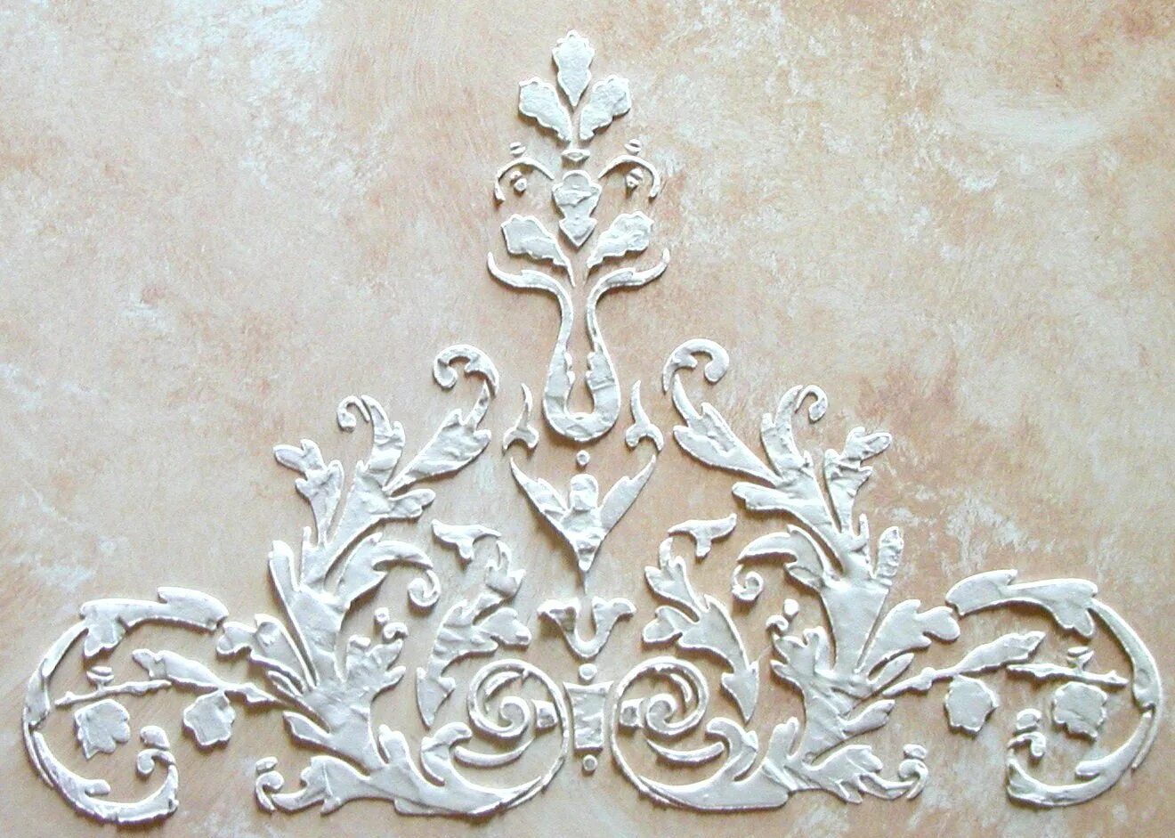 Декоративная штукатурка по трафарету. Трафареты для декоративной штукатурки. Декоративная штукатурка по трафарету. Трафарет для фактурной штукатурки. Узоры из декоративной штукатурки.