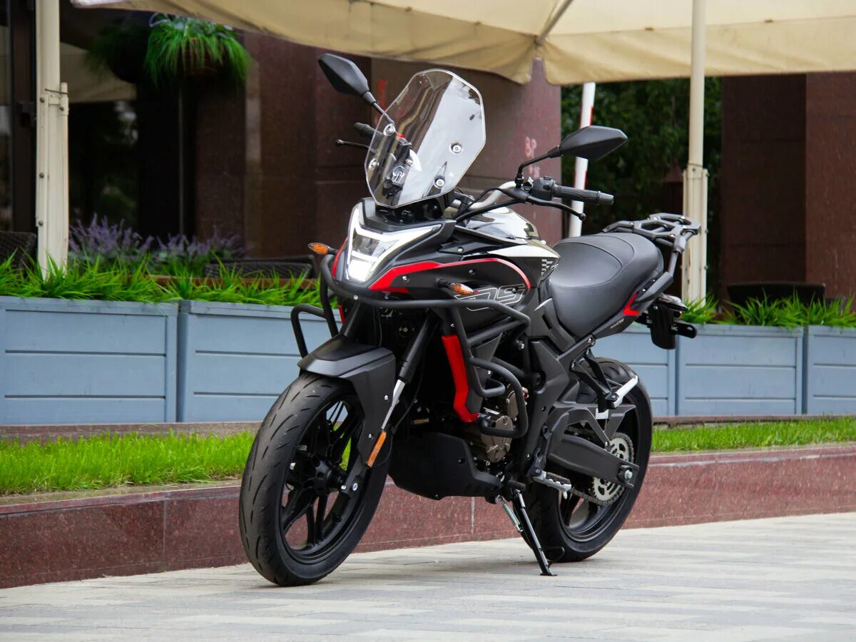 Обзор мотоцикла vogue. Vogue 500 ac. Воге 300 ас. Voge 300 universal moto. Вог 500 мотоцикл.