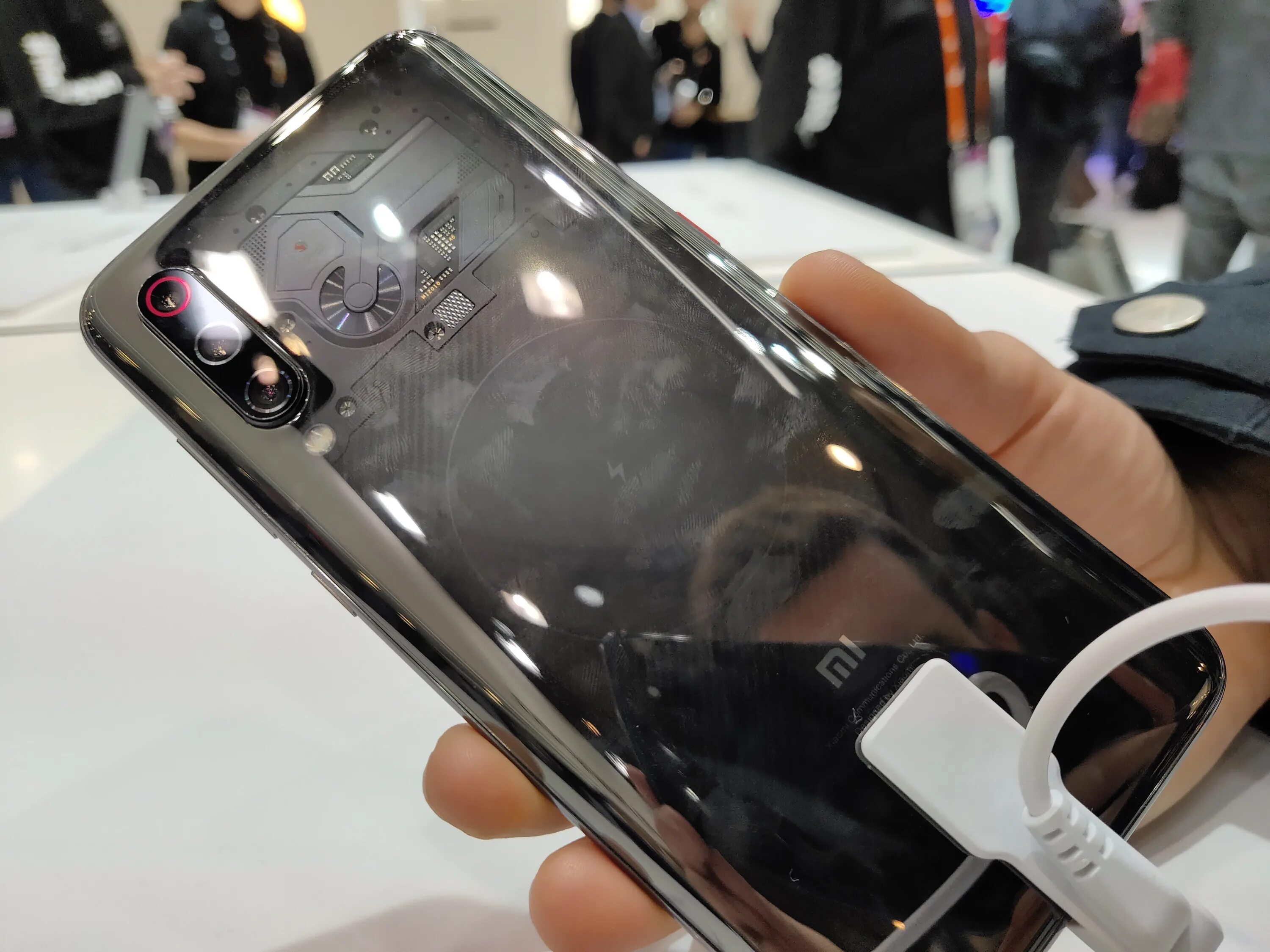 Xiaomi mi 8 pro с прозрачной крышкой. Xiaomi прозрачный телефон. Xiaomi mi 10 explorer edition. Xiaomi mi 8 explorer edition. Xiaomi mi 10 transparent edition.