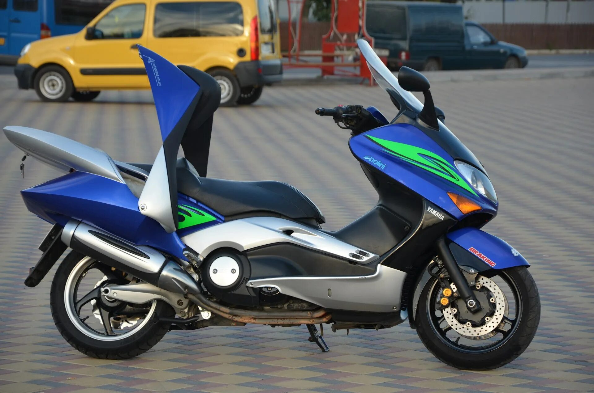 Maxi 500. Ямаха т-Макс 500. Yamaha t Max 500. Ямаха т Макс 500 3 поколения. Yamaha t Max 500 синий.