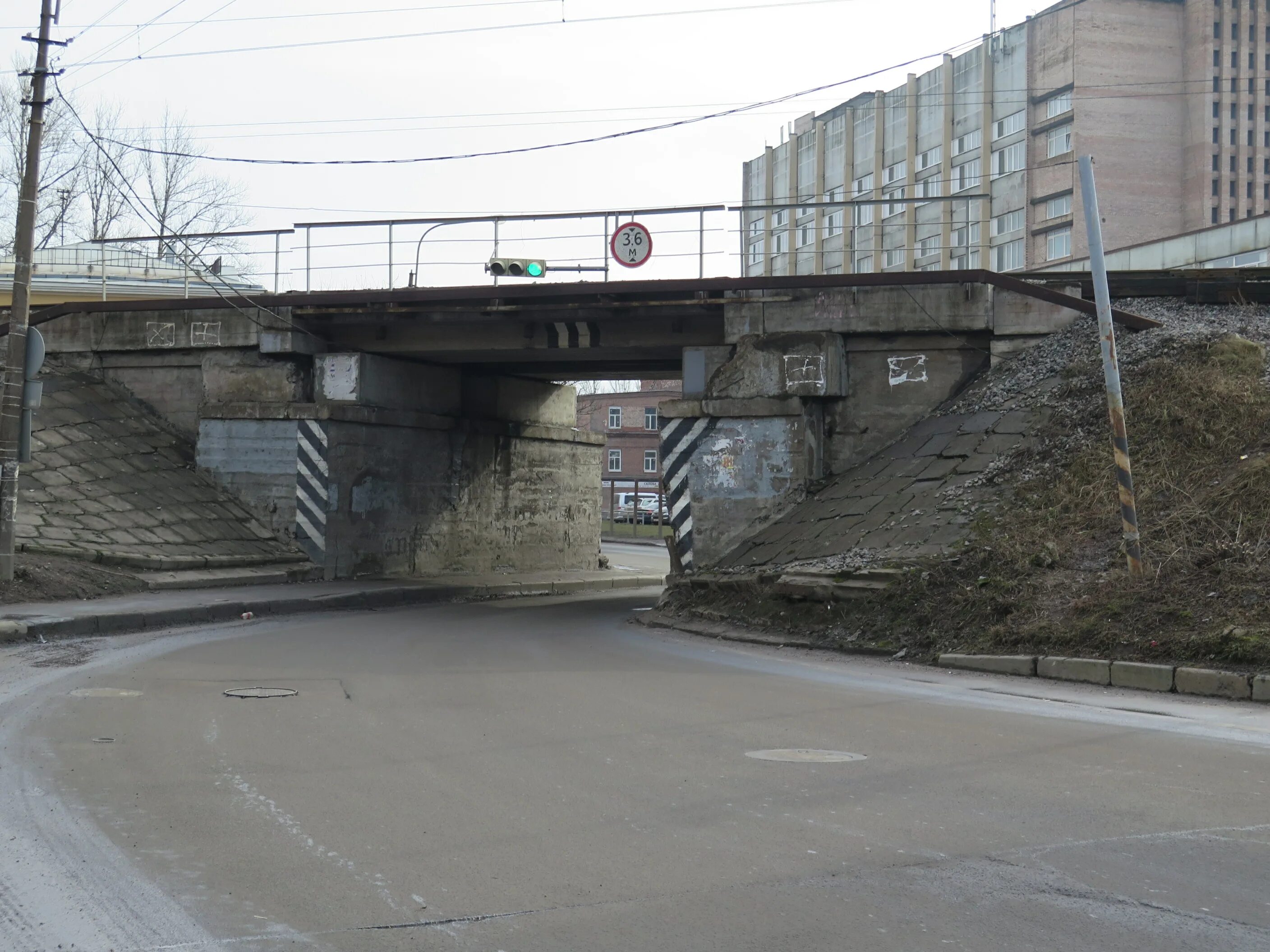 Под жд мостом. Под жд мостом