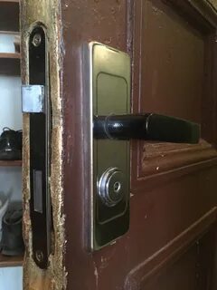 Замена замков в металлической москва