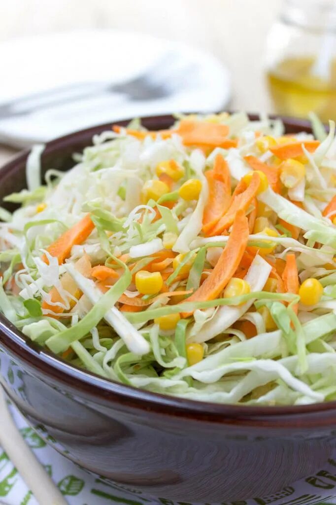 Рецепт капуста морковкой. Витаминный (капуста, перец, огурец, морковь) 100г - 35р. салат из капусты. салмт тзсаежей капусты. салат витаминный.