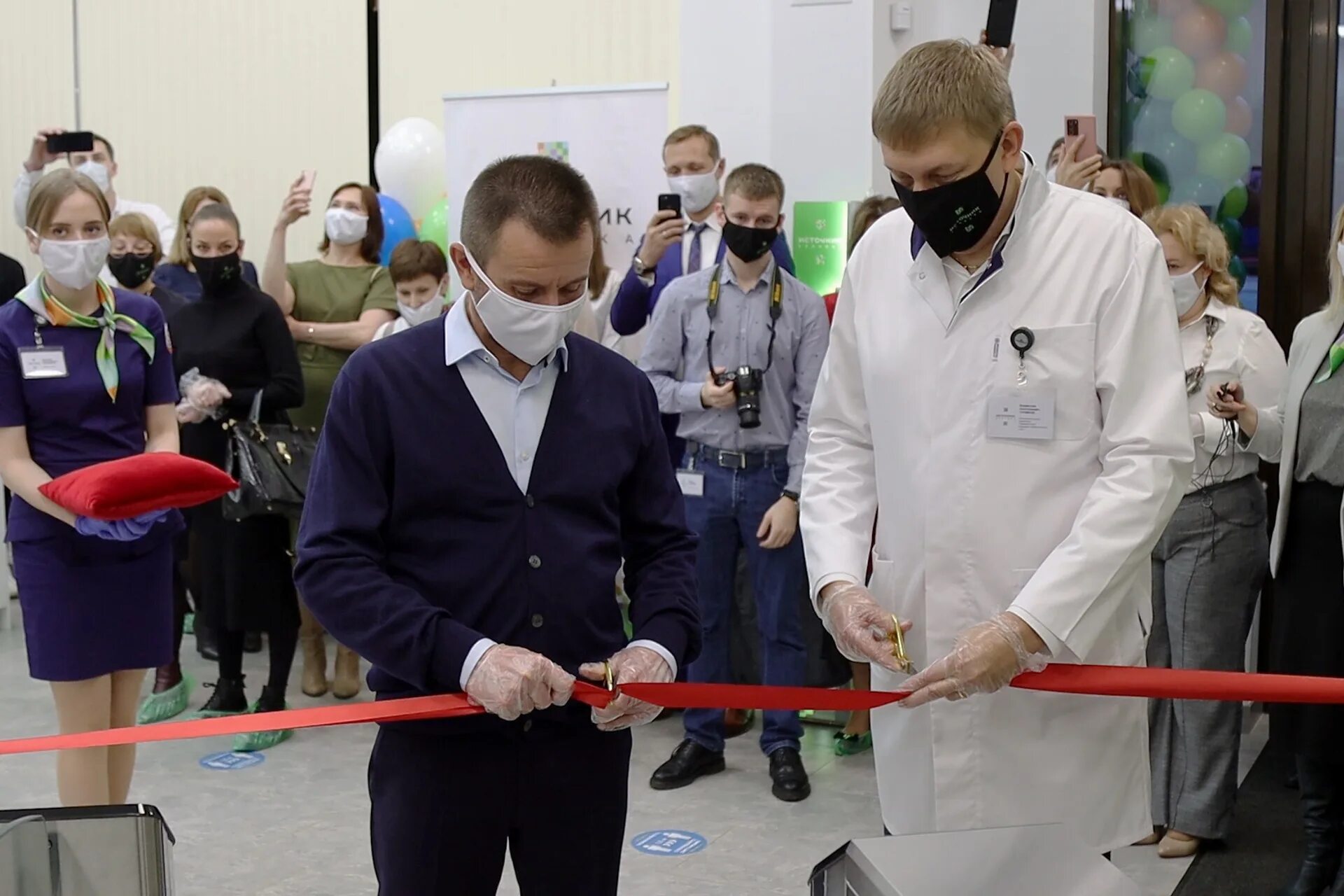 Открыта новая больница. В Питере открыли новую поликлинику. Открытие новой клиники. Клиника источник Санкт-Петербург. Открытие клиники фото.