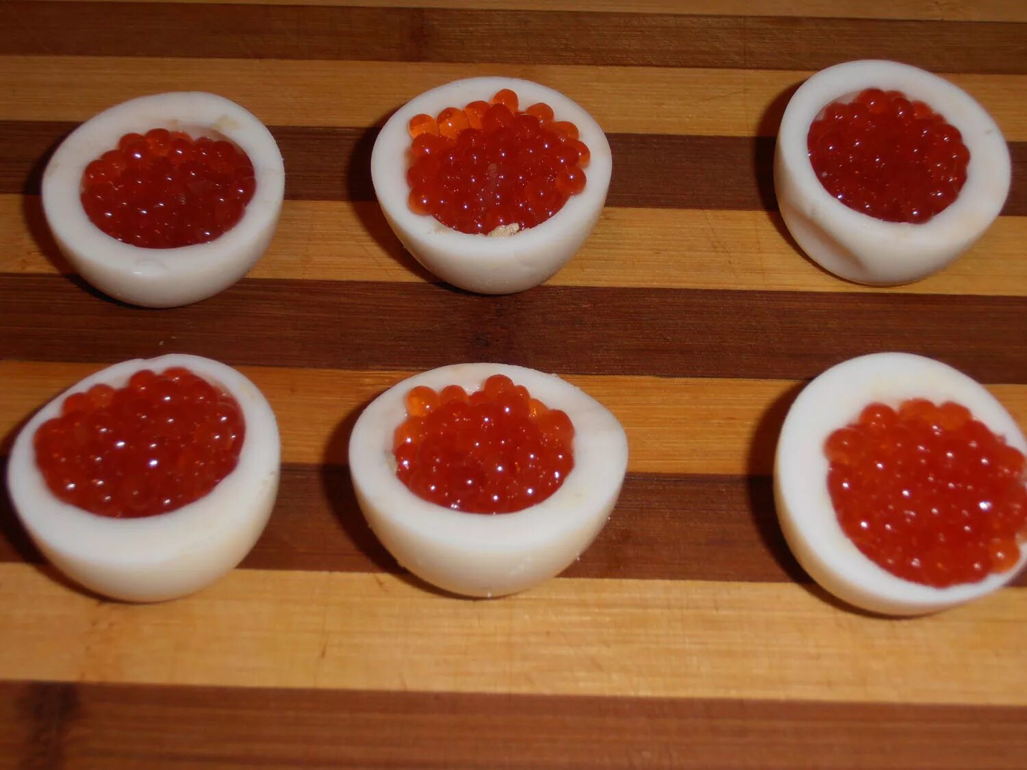 яйца фаршир икрой. икра с желтком. яйца с икрой красной. яйца фаршированные икрой. яйца с икрой красной.