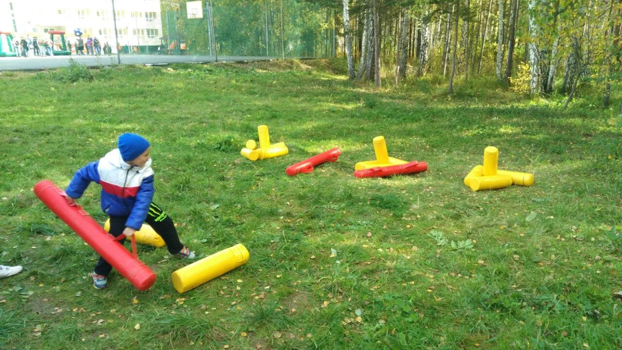 Игрушки городки. Городки аттракцион. Надувные городки. Командный аттракцион городки. Городки тимбилдинг.