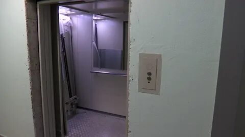 18 этаж в лифте