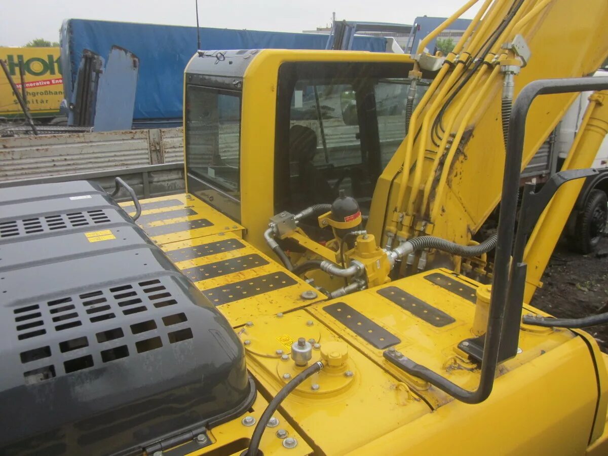 Экскаватор Коматсу pc200. Кабина Комацу РС 220. Кабина Komatsu pc200-8. PC 300 Комацу кабина.