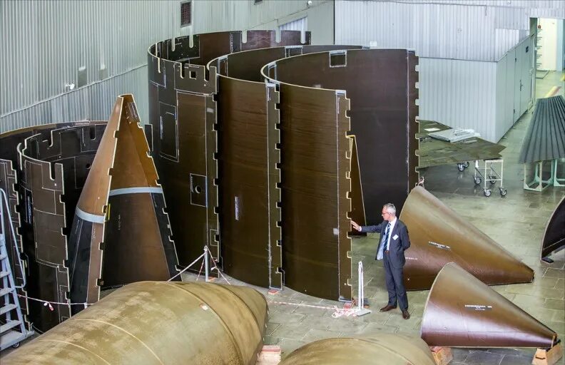 Изделие ракетно космической техники. Композитные материалы в ракетостроении. Композитные материалы в ракетной технике. Композиционные материалы в ракетостроении. Корпуса из композитных материалов.