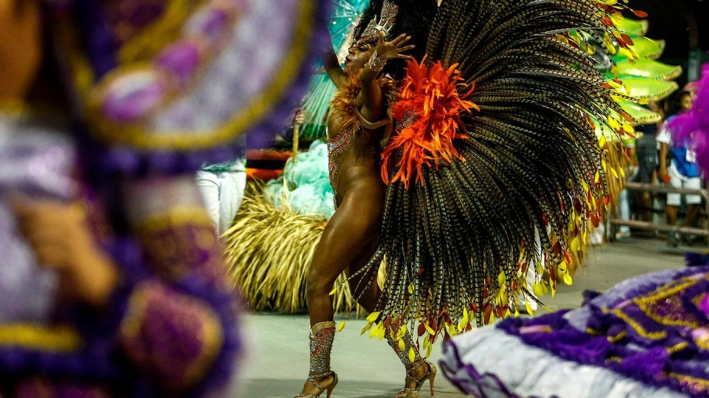 Бразильские фонки 1 час. Бразильский карнавал 1840. Обувь для бразильского карнавала. Туфли бразильский карнавал. Ракушка для бразильского карнавала.