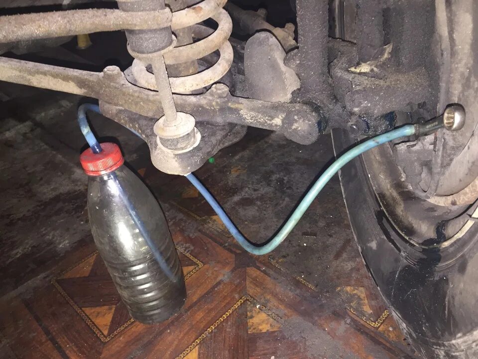 Гидравлическая тормозная система газ 3307. Тормозная система автомобиля газ 3307. Порядок прокачки тормозов газ 53. Тормозная система волга 2410 схема. Прокачка тормозов газ.