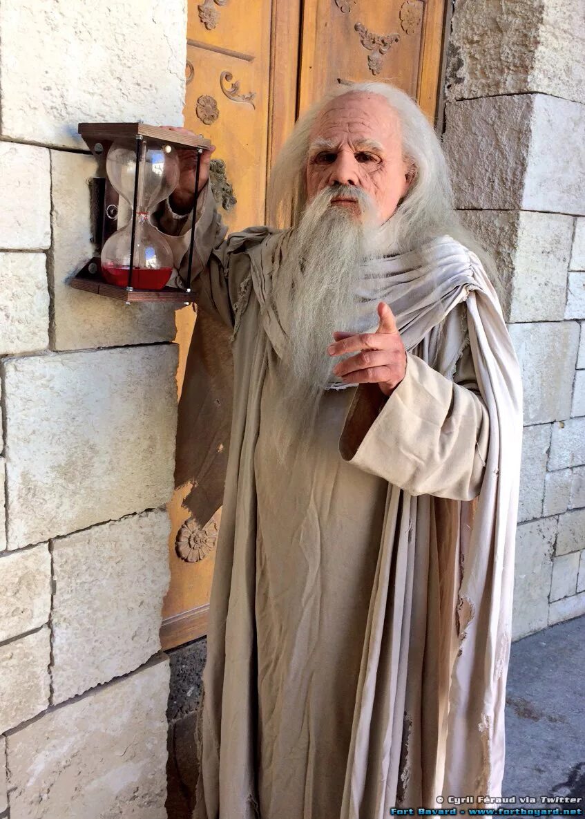 Старец фура из форт боярд. Передача старец. Старец сериал на тв3. Передача старец. Светящийся старец николай киров.