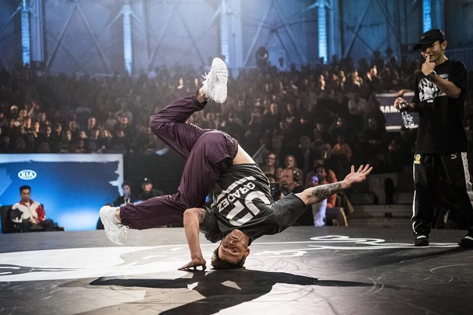 Сэм бутта брейк. Брейк данс олимпийский вид спорта. Брейк данс олимпийский вид спорта. Брейк данс 20 век. Брейк данс battle of the year.