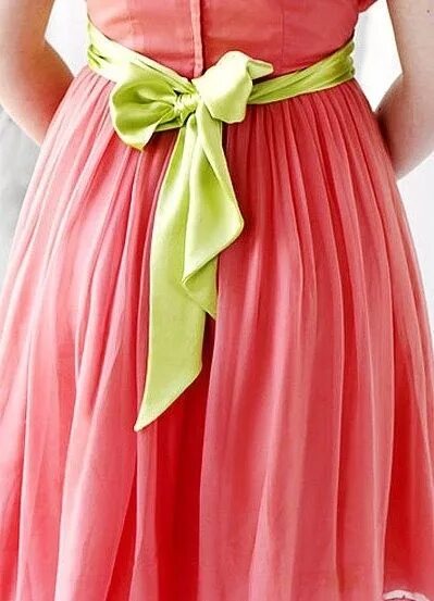 Розовое платье с поясом. Розовое платье с зеленым пояском. Розовое платье с зеленым поясом. Розовое платье с зелёным ремнем. Платья поясом розовые