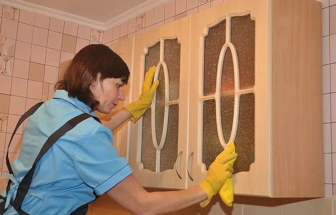 Чем отмыть кухню мдф от жира. Мытье стен. чистка кухонных шкафов от жира. мытье кухонного гарнитура. чистка кухонных шкафчиков.
