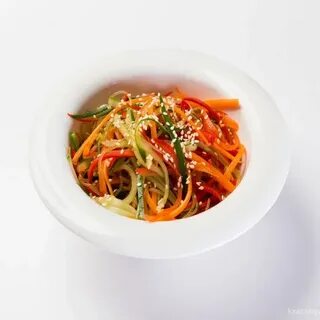 Фунчоза с огурцом и болгарским перцем