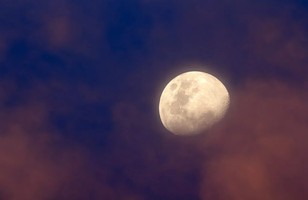 Between the moons. Светлая Луна. Большая Луна на небе. Луна в облаках. Полнолуние Минимализм.