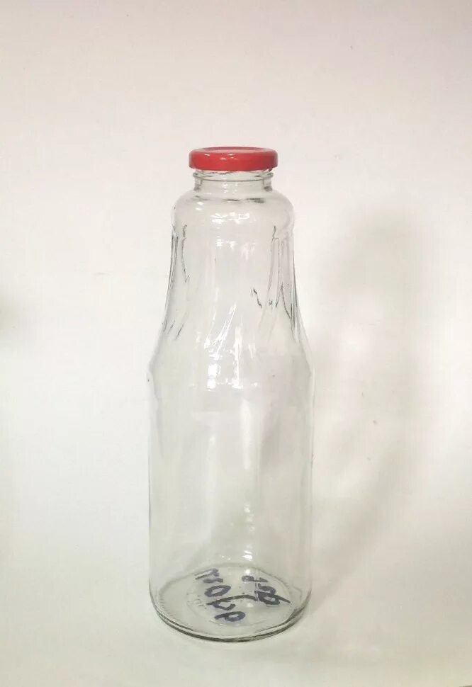 Сок в стеклянной бутылке. Стеклянная бутылка с завинчивающейся крышкой. Сок в литровых бутылках. Компот в стеклянных бутылках.