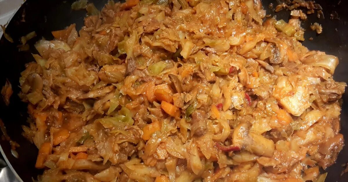 Капуста тушеная с курицей на сковороде рецепт. Бигус. Бигус с мясом. Солянка Бигус. Бигус с картошкой.