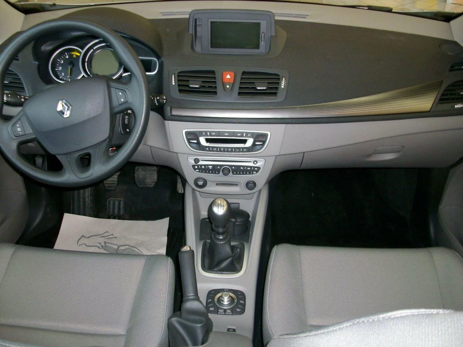 Меган 3 2009. Renault megane 3 салон. renault megane 3 2009. меган салон 2009. рено меган 3 2009.
