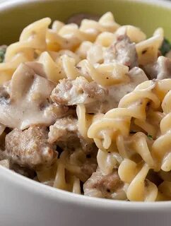 Шампиньоны с макаронами на сковороде