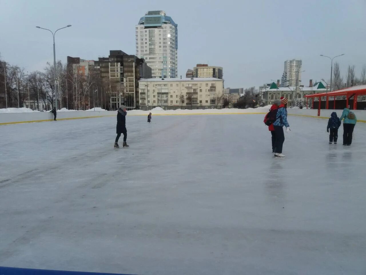 Самара площадь куйбышева каток на куйбышева. Каток на площади куйбышева. Каток на площади куйбышева самара 2022. Самарская площадь каток. Самара каток центр.