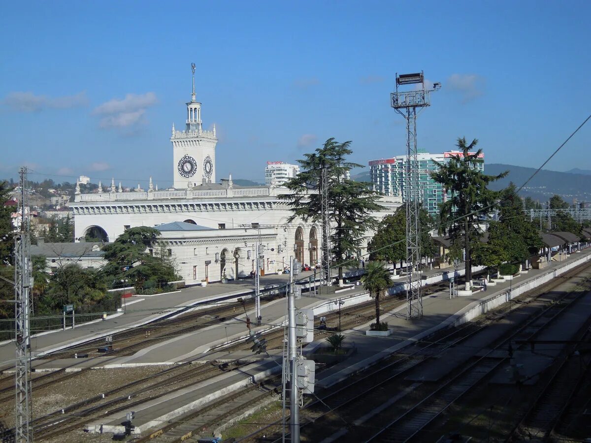 ЖД вокзал Сочи. Ж/Д вокзал Сочи. Железнодорожный вокзал Сочи, Сочи. Сочинский ЖД вокзал.