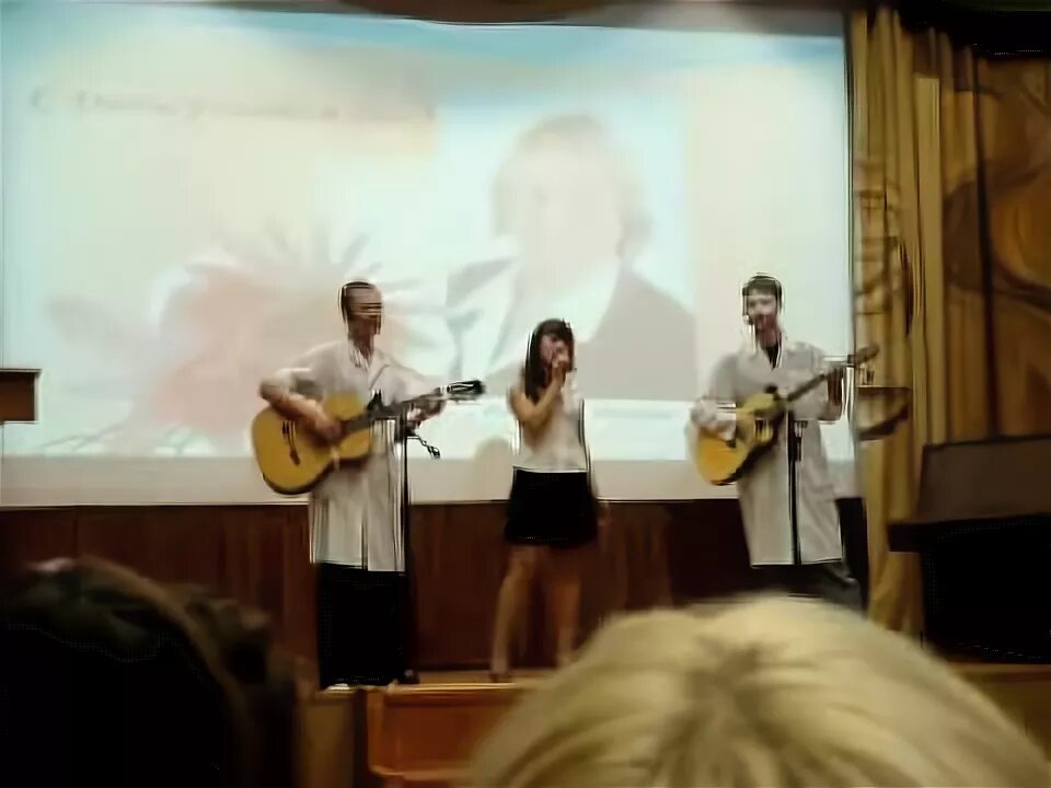 Видео песни про учителей. Песня учителя ваш труд как. Песни для учителя на выпускной 4 класс. Учителя поют. Видео песни про учителей.