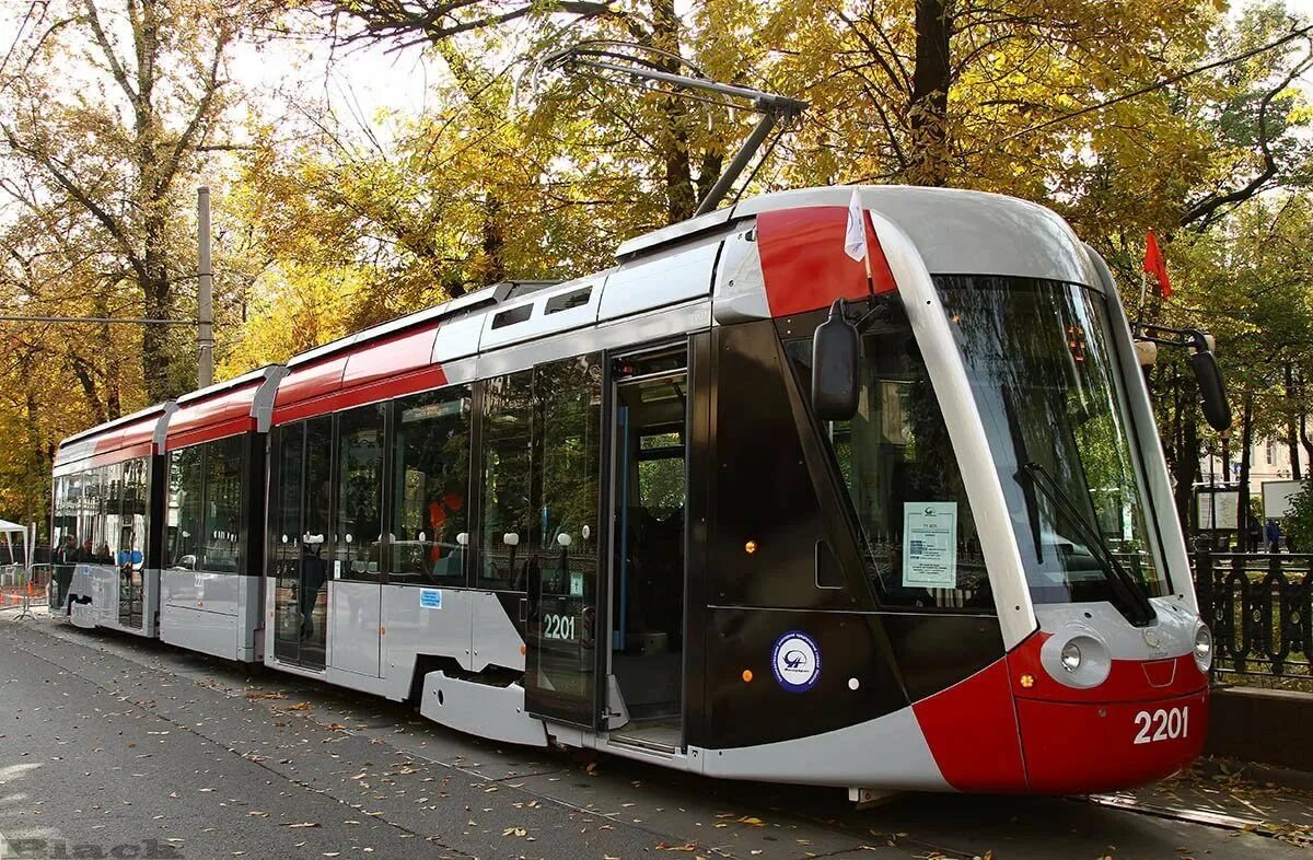 Трамвай витязь ленинград. Alstom citadis 402. Трамвай 71-923м богатырь м. Скоростной трамвай хельсинки. Московский трамвай.